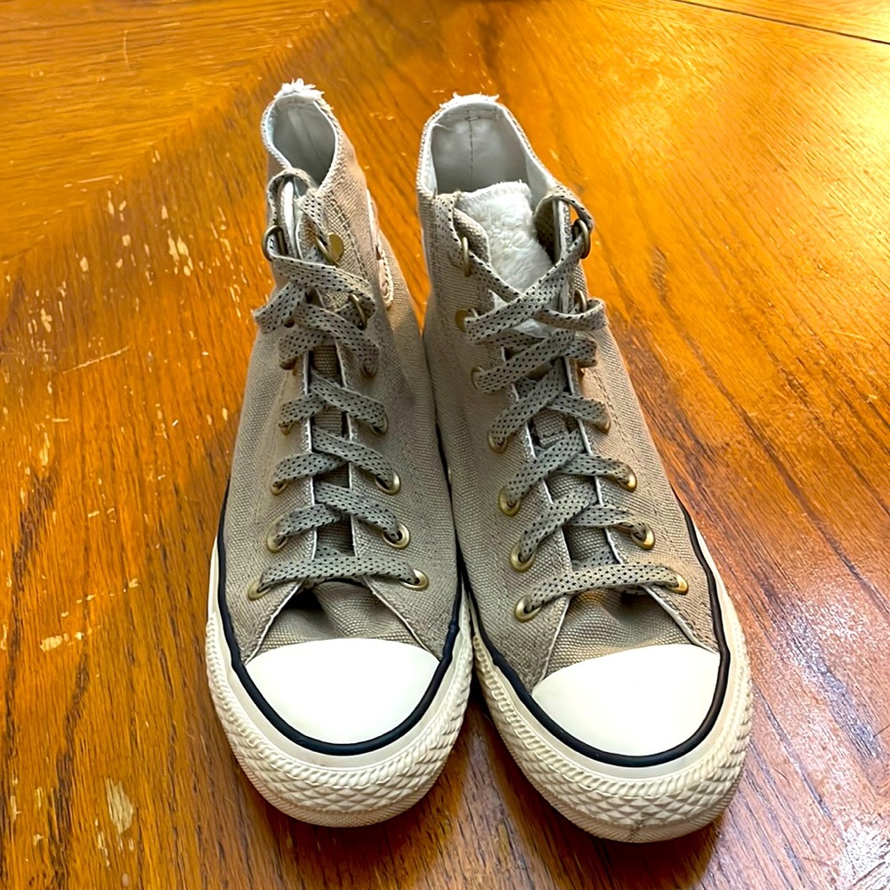 Light brown fur lined converse
